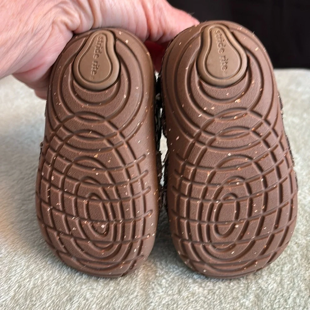 Stride Rite infant shoe with sensory response technology size 3W